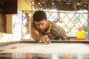 Take a look at the latest stills of Tamil movie Thaana Serndha Kootam starring Suriya, Keerthi Suresh in the lead roles. Directed by Vignesh Sivan.