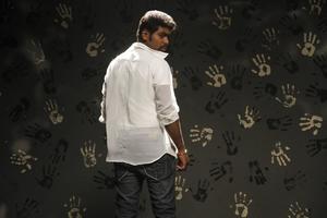 En Aaloda Seruppa Kaanom Movie Stills