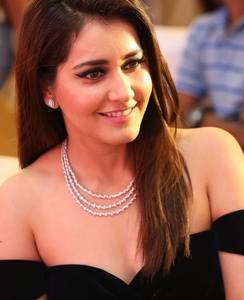 Actress Rashi Khanna latest stills 