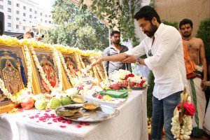 Karthi 17 pooja photos