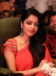 Actress Janani Iyer latest stills