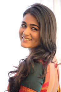 Actress Shalini Pandey images.