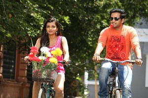Checkout the Stills from Inimey Ippadithaan Movie Starring Santhanam, Ashna Zaveri