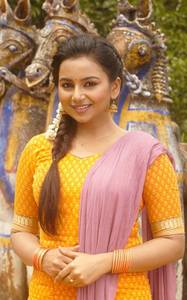 Maniyar Kudumbam Exclusive Images.
