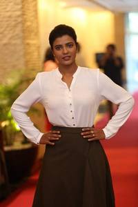 Aishwarya Rajesh Glamorous Pics.