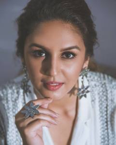 Lovely Huma Qureshi Pics.