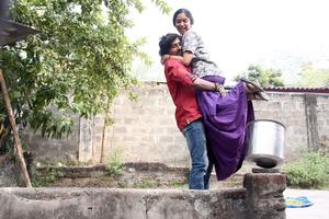 Checkout the Stills from Vandha Mala Tamil Movie Starring Tamizh, Priyanka