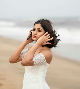 Losliya Mariyanesan Stunning Stills.