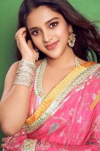 Nidhhi Agerwal Stunning Pics.