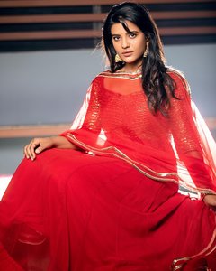 Aishwarya Rajesh Sizzling Pics.