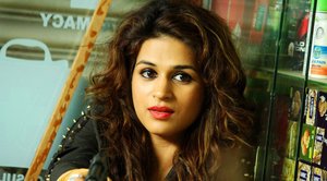 Actress Shraddha Das Stills from Guntur Talkies Telugu Movie