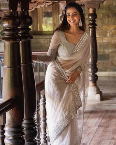  "Explore the newest and most alluring photographs showcasing the stunning Meenakshi Chaudhary. Dive into a visual treat of beauty and elegance. #MeenakshiChaudhary #Photoshoot #LatestPics #TrendingBeauty"