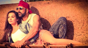 Akshay Kumar & Amy Jackson in Sing is Bling
