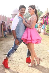 Jiiva-Hansika Starrer Pokkiri Raja Movie Stills
